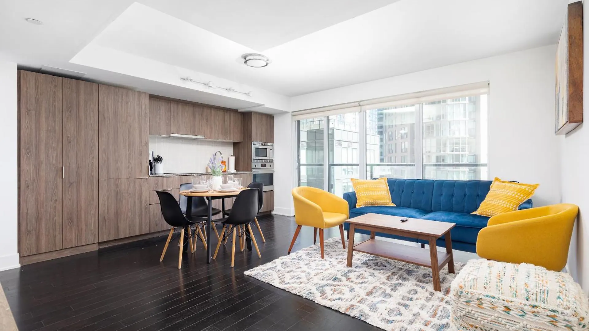 Apartamento 3 Beds Next To Uoft And Yorkville! Toronto