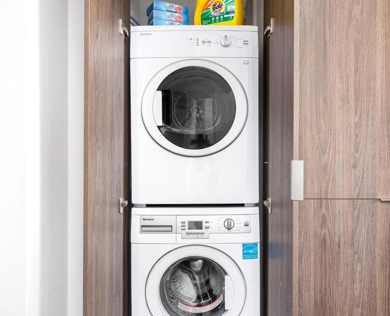 3 Beds Next To Uoft And Yorkville! Toronto