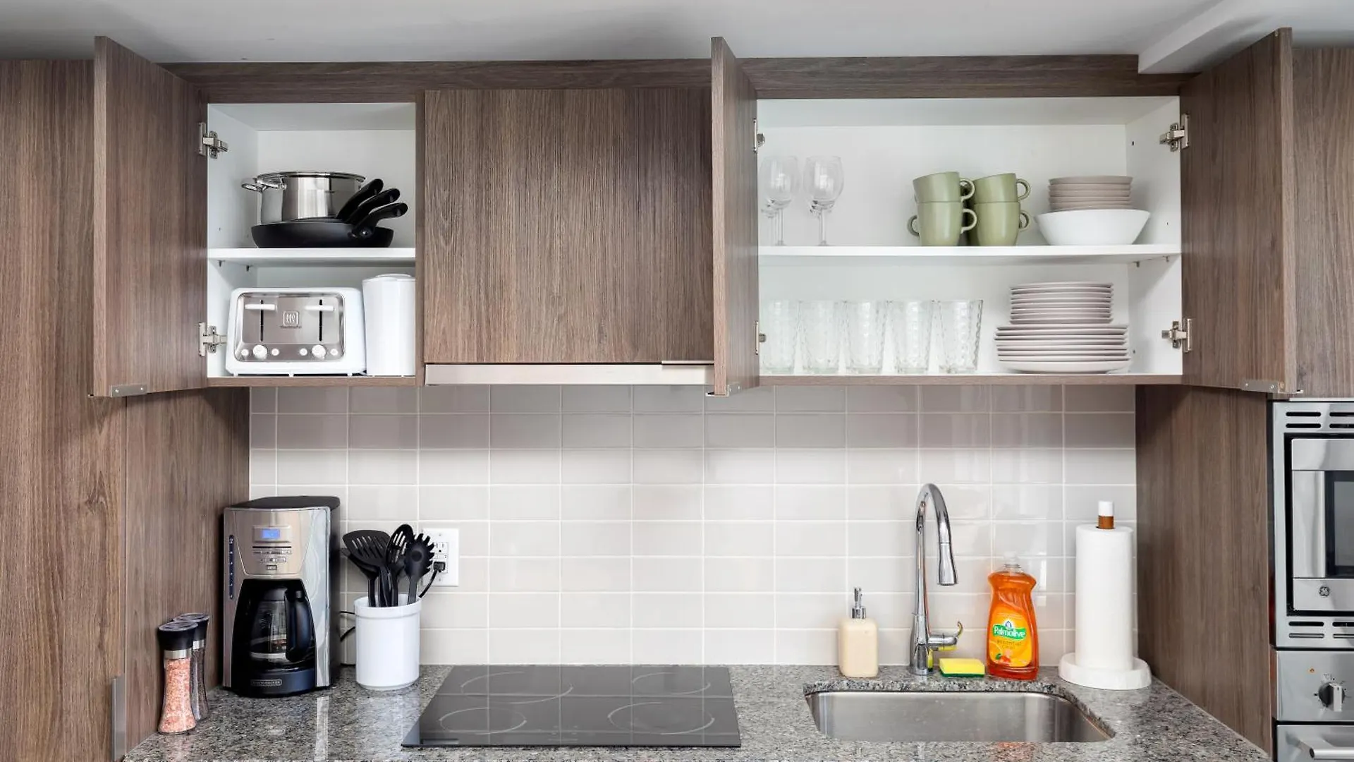 3 Beds Next To Uoft And Yorkville! トロント 0*,